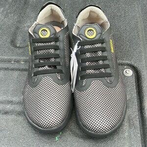 NWT women’s respira size 7.5